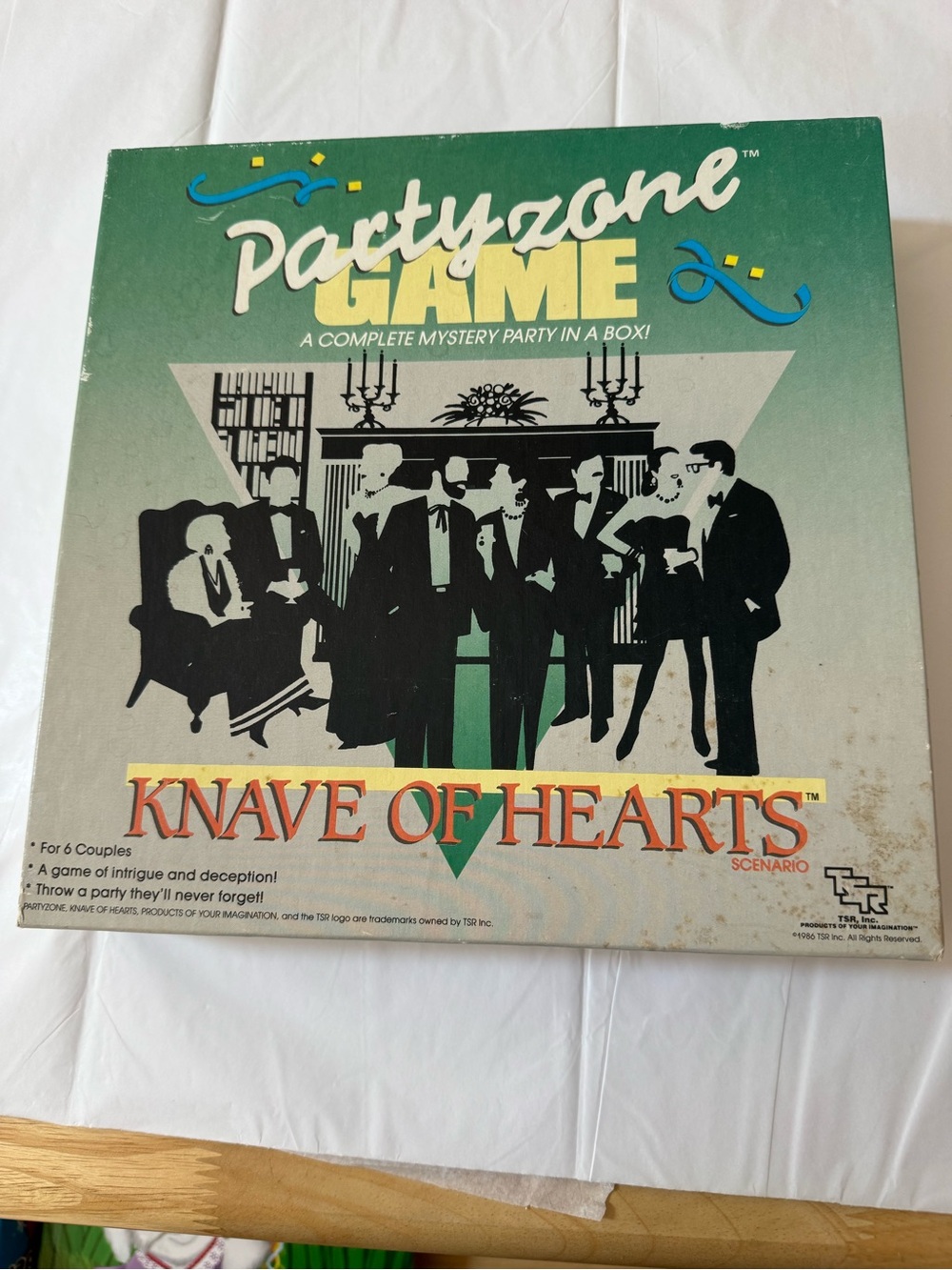Knave of Hearts Mystery Party Game - Green, game is new no tags 1986
